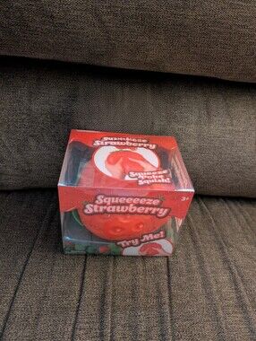Squeezeeze Strawberry Squishy